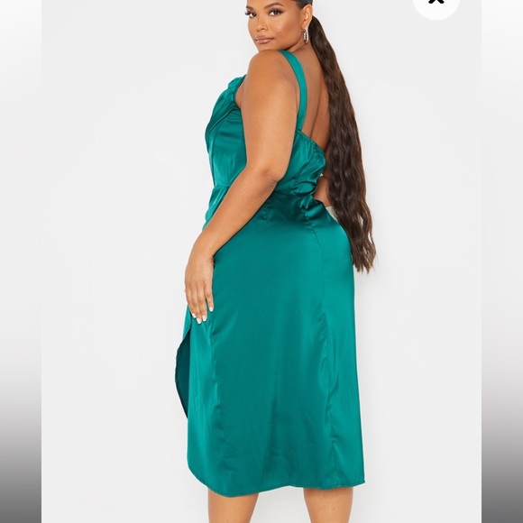 NWT - PLT - Plus Emerald Green Satin Drape Split Midi Dress - Size: 26 - Picture 2 of 5